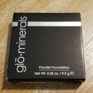 SOLD!! Chestnut medium Glo minerals pressed base